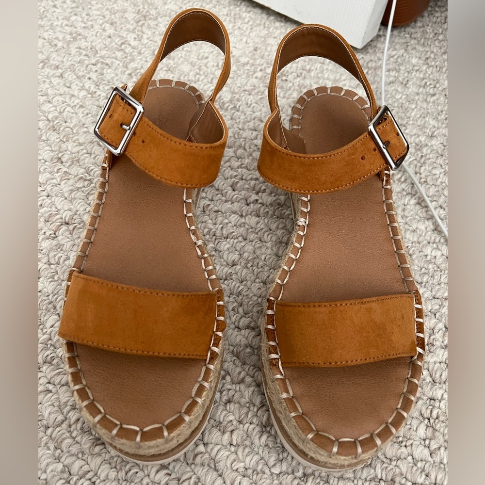 Universal Threads sandals